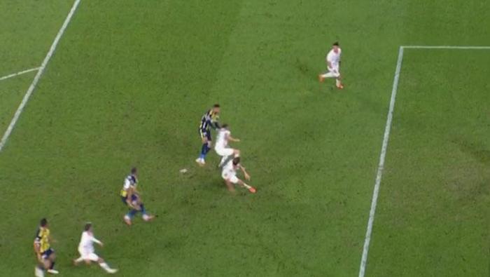 FENERBAHÇENİN İKİNCİ GOLÜNDEN ÖNCE FAUL VAR MI