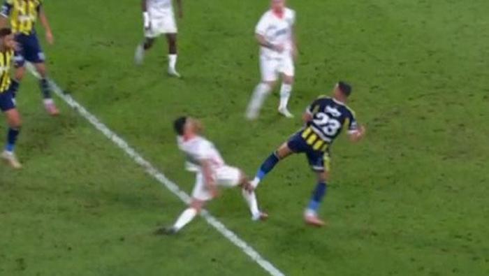FENERBAHÇENİN ELLE OYNAMA BEKLEDİĞİ POZİSYON DOĞRU MU