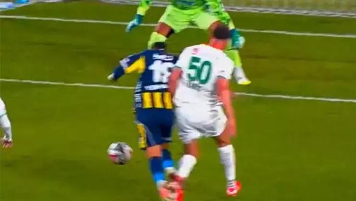 6. DAKİKADA NESYRINİN PENALTI BEKLEDİĞİ POZİSYON