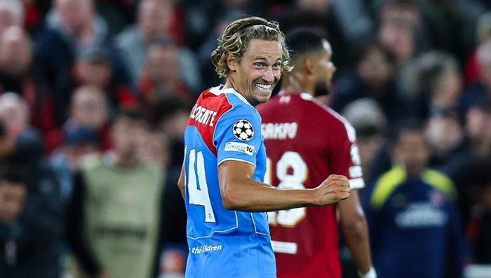 Galatasarayın Şampiyonlar Ligindeki rakibini Hakan Çalhanoğlu devirdi İngilterede tarihi maç: 90+2de gelen galibiyet