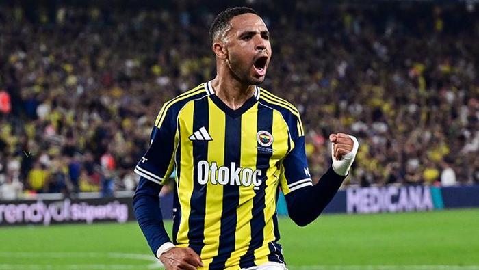 Youssef En-Nesyri, Fenerbahçe taraftarı ile barıştı Alex ile yarışıyor...