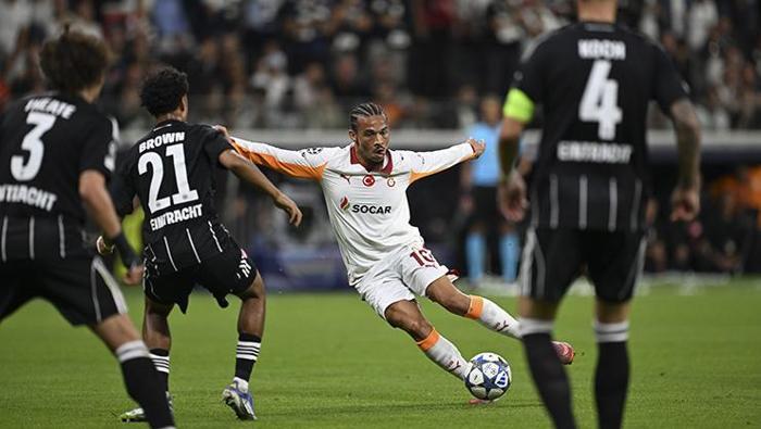 Galatasaraylı taraftarlar Leroy Saneyi yuhaladı Almanlardan şok iddia
