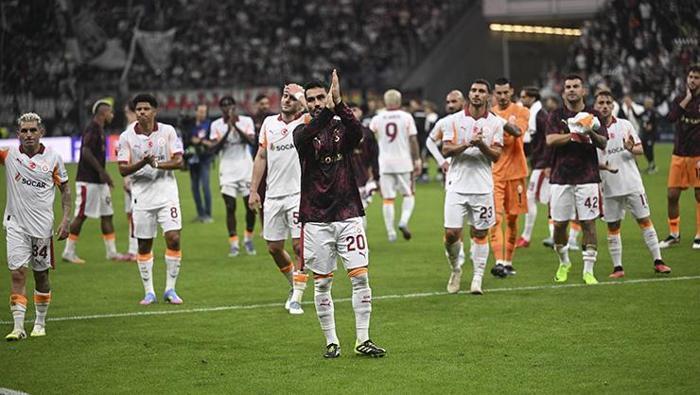 Galatasaraylı taraftarlar Leroy Saneyi yuhaladı Almanlardan şok iddia