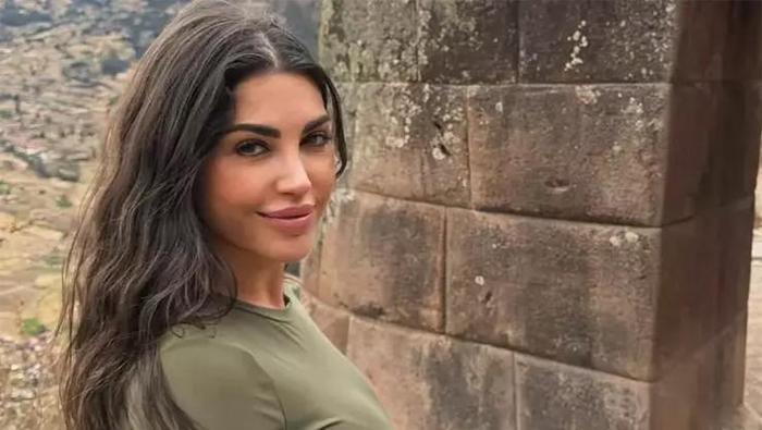 Türkiyeyle bağını koparamadı: Sneijderin eski eşi Yolanthe Cabau ile rapçi Murda...