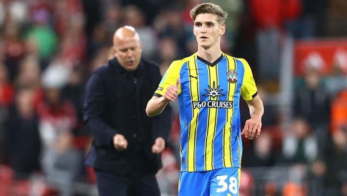 Elias Jelert kesinlikle birinci sınıf Anfieldda Galatasarayı şaşkına çevirdi, İngilizler mest oldu