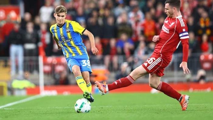 Elias Jelert kesinlikle birinci sınıf Anfieldda Galatasarayı şaşkına çevirdi, İngilizler mest oldu