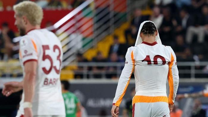 RAKİPLERİNİ KİBİR BİTİRDİ SAYIN HOCAM