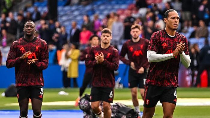 Van Dijkın Galatasaray telaşı Liverpool kaptanı devreye girdi, takımı uyardı: Takıma Türkiye uyarısı