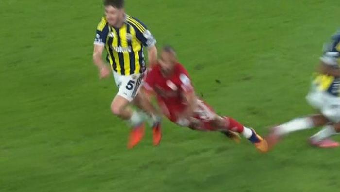 SAFOURI HAKEMİ ALDATTI MI