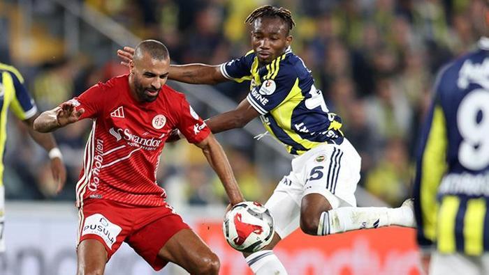 Fenerbahçe- Antalyaspor maçının ardından usta isimden sert eleştiri: Böyle şampiyonluk kovalayamaz neşteri vurun | Penaltıyla yırttı