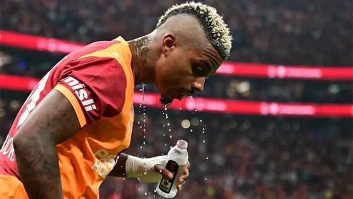Galatasarayda ayrılık çanları: Yıldız ismin sözleşmesinde madde Takımda kalması zor