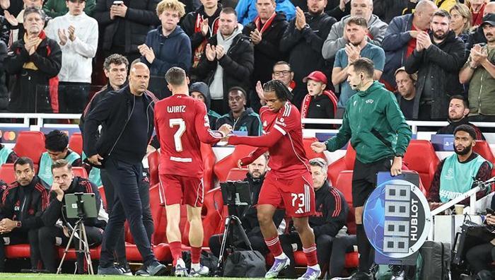 Liverpool, ligde Chelsea ile karşılaşacak. Arne Slot rotasyona gider mi