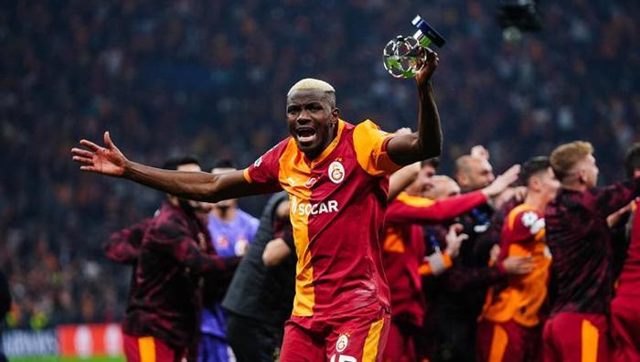 Okan Buruk dizi galasından çıkarken açıkladı Osimhen, Beşiktaş derbisinde oynayacak mı