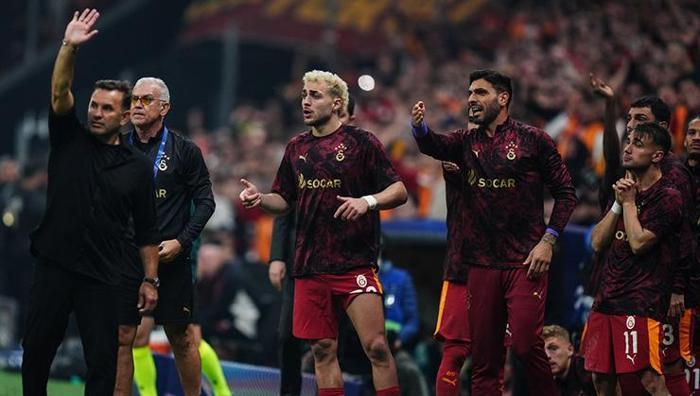 Okan Buruk dizi galasından çıkarken açıkladı Osimhen, Beşiktaş derbisinde oynayacak mı