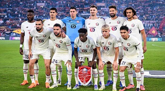 Berke Özer 3 penaltı kurtardı futbol dünyasına damga vurdu Roma taraftarını çileden çıkardı