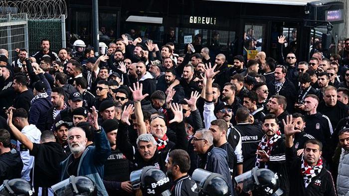 Beşiktaş taraftarları Galatasaray deplasmanına 30 otobüsle geldi