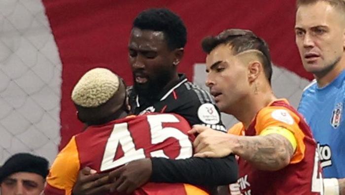 Galatasaray-Beşiktaş derbisinde kavga çıktı Osimhen çıldırdı