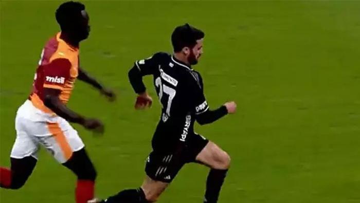 DAVINSON SANCHEZİN KIRMIZI KARTI
