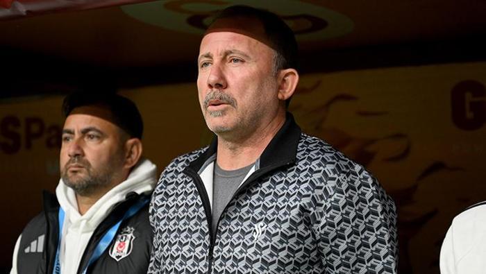 Galatasaray-Beşiktaş derbisinde yıldız isme övgüler Heykeli dikilmeli | Sınırları fazlasıyla zorladı