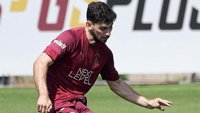 Galatasarayın genç futbolcusu Yusuf Demir nişanlandı Görüntülere yorum yağdı