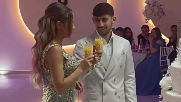 Galatasarayın genç futbolcusu Yusuf Demir nişanlandı Görüntülere yorum yağdı