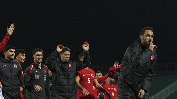 Hakan Çalhanoğlundan Fenerbahçe ve Galatasaray için transfer açıklaması Son noktayı koydu...