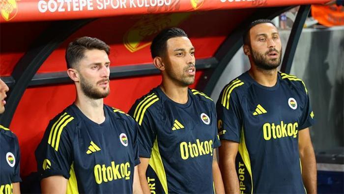 Fenerbahçede İrfan Can Kahveci ve Cenk Tosun neden kadro dışı bırakıldı İşte tüm yaşananlar