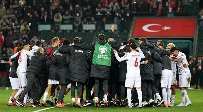 KADRODA OLAN HERKESİ TEBRİK EDİYORUM