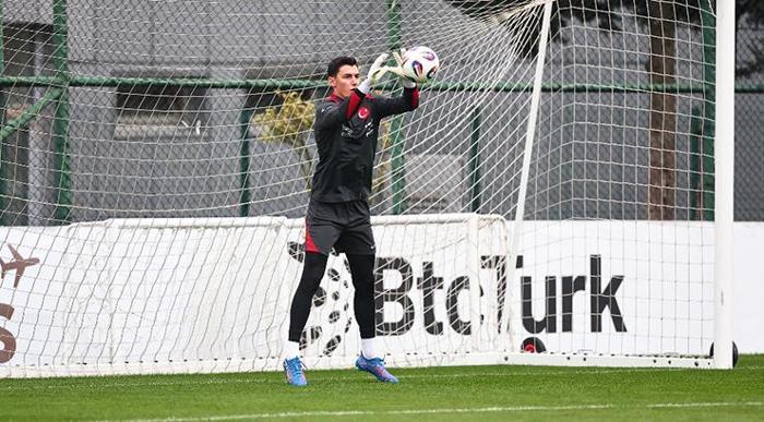 NİHAT KAHVECİDEN BERKE ÖZER ELEŞTİRİSİ