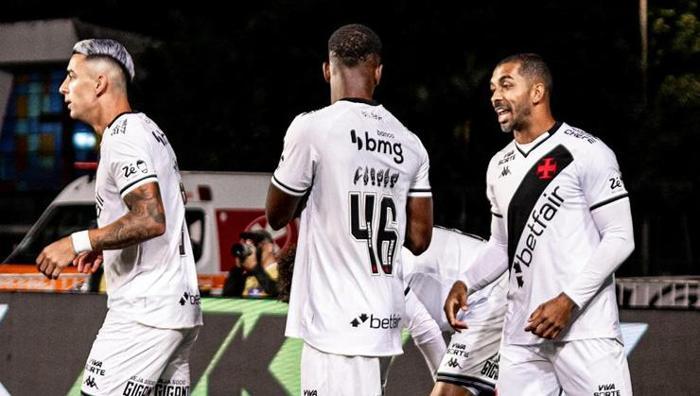 Galatasaraydan ayrılan Cuesta Brezilyada kahraman ilan edildi 5 kırmızı kartın çıktığı maça damga vurdu: Ne absürd bir oyuncu