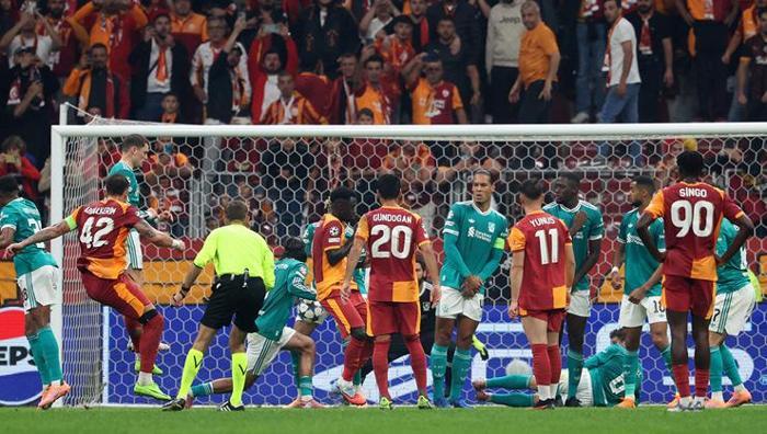 Arne Slot Galatasaray kabusundan kurtulamıyor Manchester United maçı öncesi yine bahsetti: VARa çattı