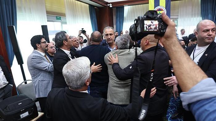 Fenerbahçede tansiyon yükseldi: Divan Kurulunda kavga çıktı Üyeler salondan çıkarıldı
