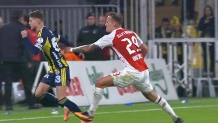 KARAGÜMRÜKÜN KIRMIZI KARTI