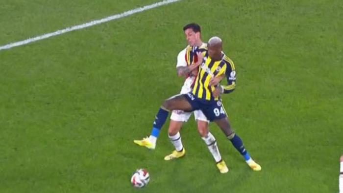FENERBAHÇENİN TALISCA İLE PENALTI BEKLEDİĞİ POZİSYON