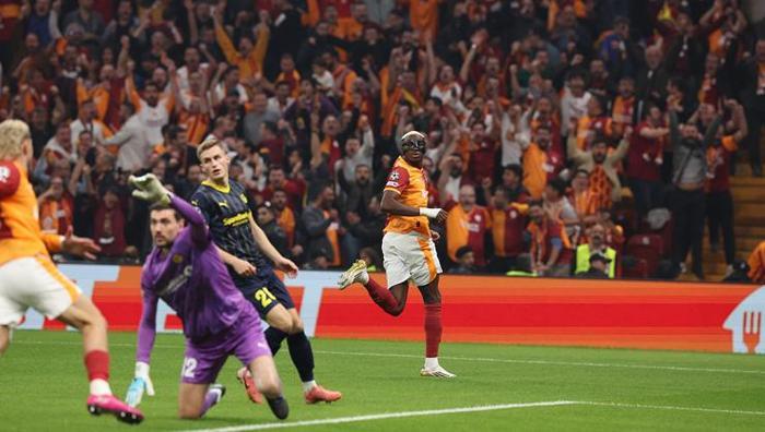 Alkışlar Buruk’a