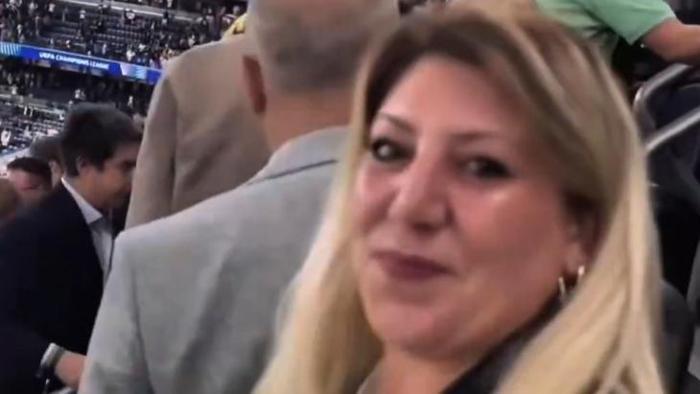 ÖDÜLÜNÜ ALDI, ANNESİ AĞLADI