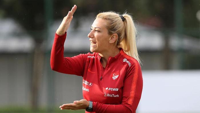 A Milli Kadın Futbol Takımı teknik direktörü Necla Güngör Kıragasından FANATİKe özel açıklamalar