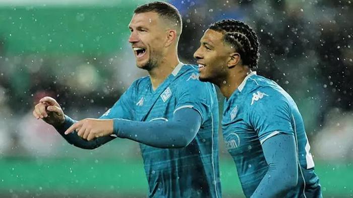 DZEKO TARİHE GEÇTİ
