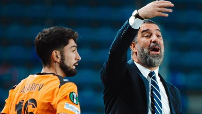 Arda Turan Ukraynada eleştiri yağmuruna tutuldu Niyetini anlamıyorum, çağ dışı futbol oynatıyor