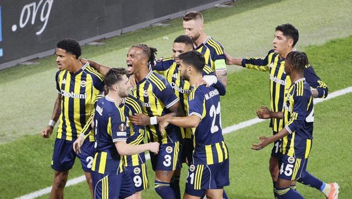 EDSON ALVAREZ LİDERLİĞİ ALDI