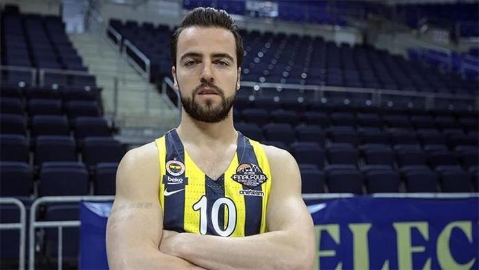 Fenerbahçe Bekonun kaptanı alkollü yakalandı Melih Mahmutoğlunun ehliyetine el konuldu