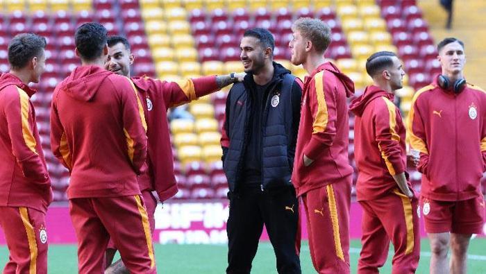 Galatasaray - Göztepe maçı öncesi Barış Alper Yılmaza özel pankart Torreira detayı