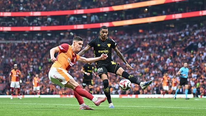 Hasan Şaştan Galatasaraylı futbolcuya sert eleştiri Ne işin var senin Türkiyede