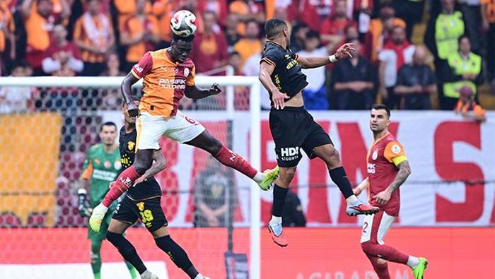 Hasan Şaştan Galatasaraylı futbolcuya sert eleştiri Ne işin var senin Türkiyede