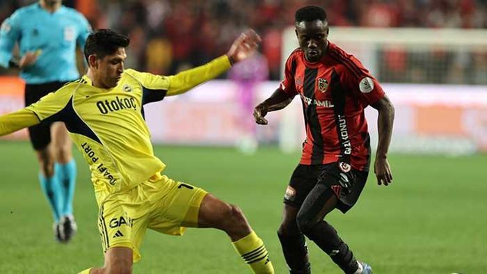 EDSON ALVAREZİN FAULLERİ