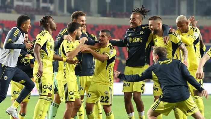 Nihat Kahveciden Fenerbahçeye övgü dolu sözler: Gelecek adına umut verici | En-Nesyriyi beğendim ama gol attığı için değil