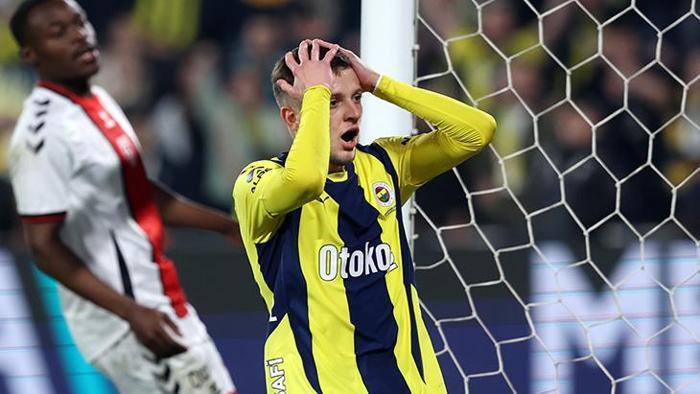 BİRAZ KENARDA KALDI