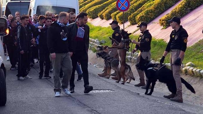 Trabzonspor taraftarları Galatasaray maçı için RAMS Parka geldi