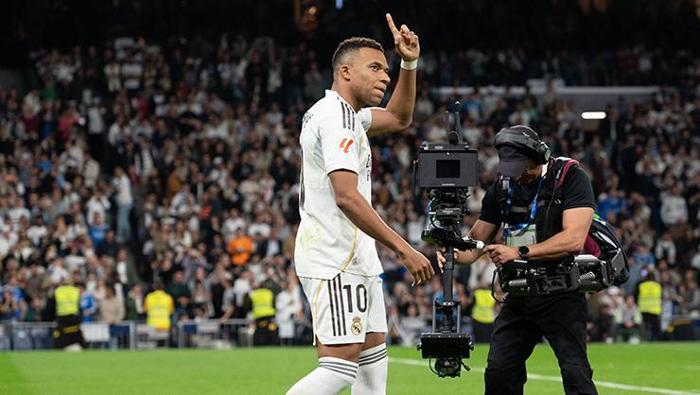 MBAPPE, ARDAYI ÖVMÜŞTÜ