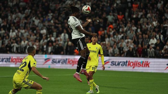 El Bilal Toure golünü attı derbi tarihine geçti Malili yıldız fotoğraf çektirdi....